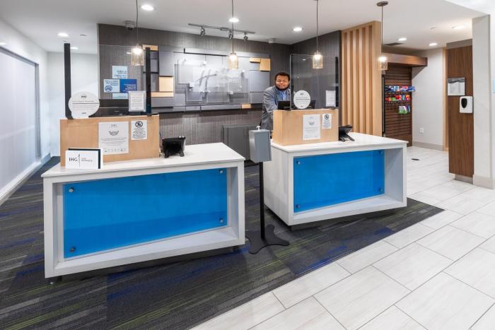 hol inn exp and suites stafford nw sugar land