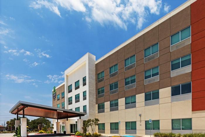 hol inn exp and suites stafford nw sugar land