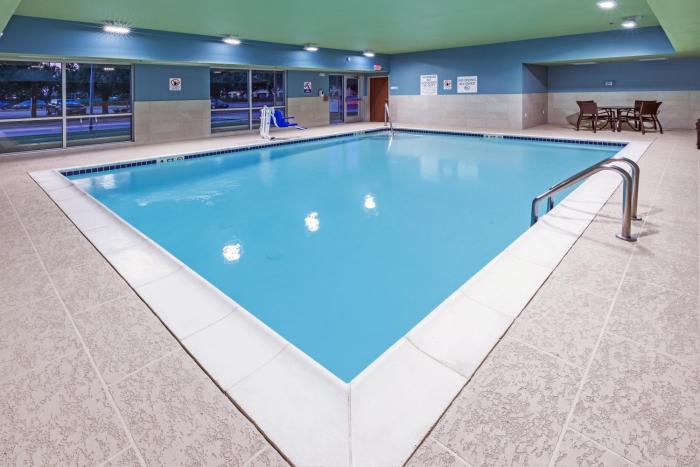 hol inn exp and suites stafford nw sugar land