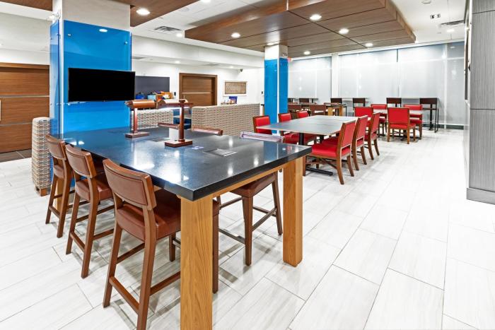 hol inn exp and suites stafford nw sugar land