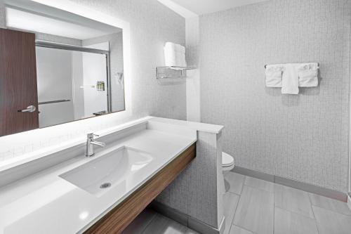 hol inn exp and suites stafford nw sugar land