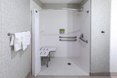hol inn exp and suites stafford nw sugar land