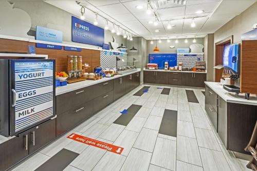 hol inn exp and suites stafford nw sugar land