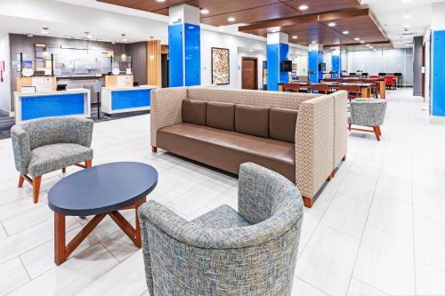 hol inn exp and suites stafford nw sugar land