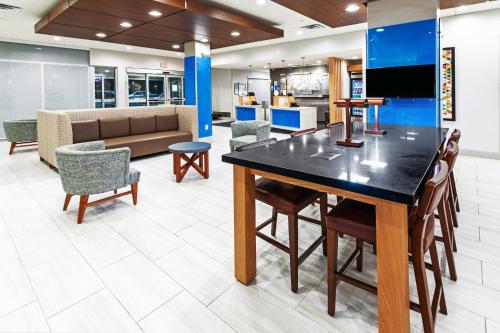 hol inn exp and suites stafford nw sugar land