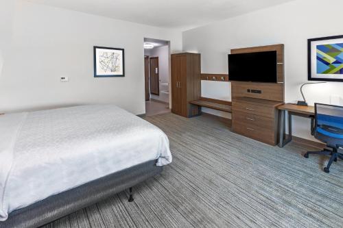 hol inn exp and suites stafford nw sugar land