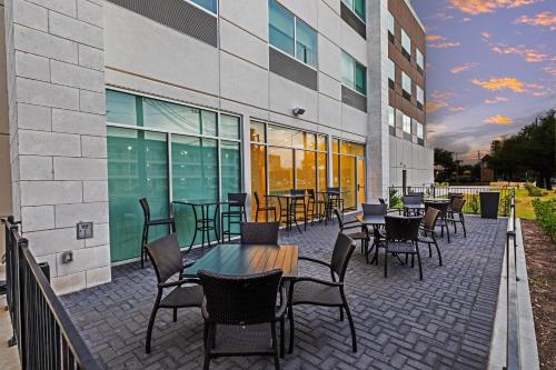 hol inn exp and suites stafford nw sugar land