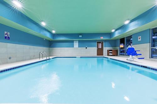 hol inn exp and suites stafford nw sugar land