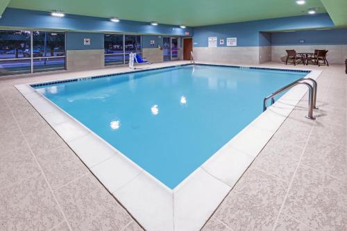 hol inn exp and suites stafford nw sugar land