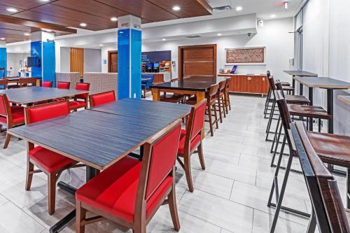 hol inn exp and suites stafford nw sugar land