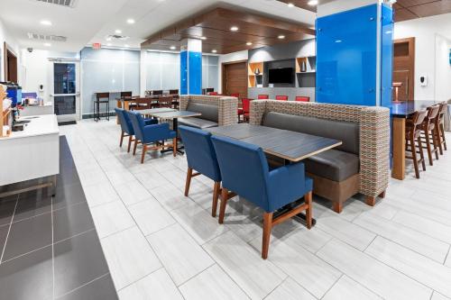 hol inn exp and suites stafford nw sugar land