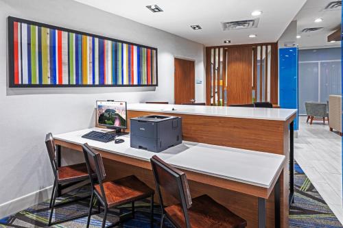 hol inn exp and suites stafford nw sugar land