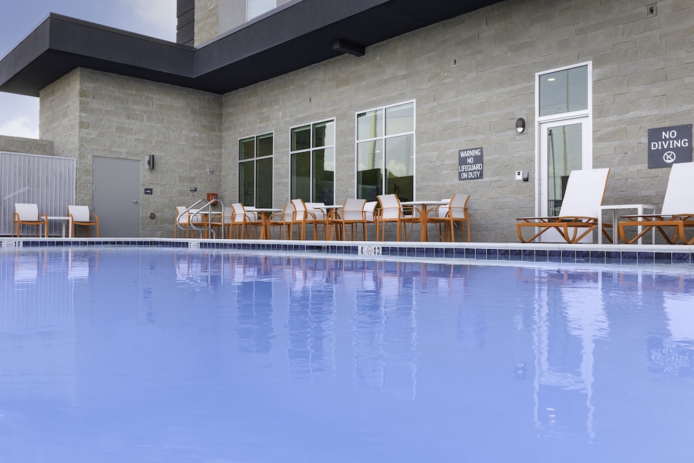 holiday inn glendale stadium and ent dist