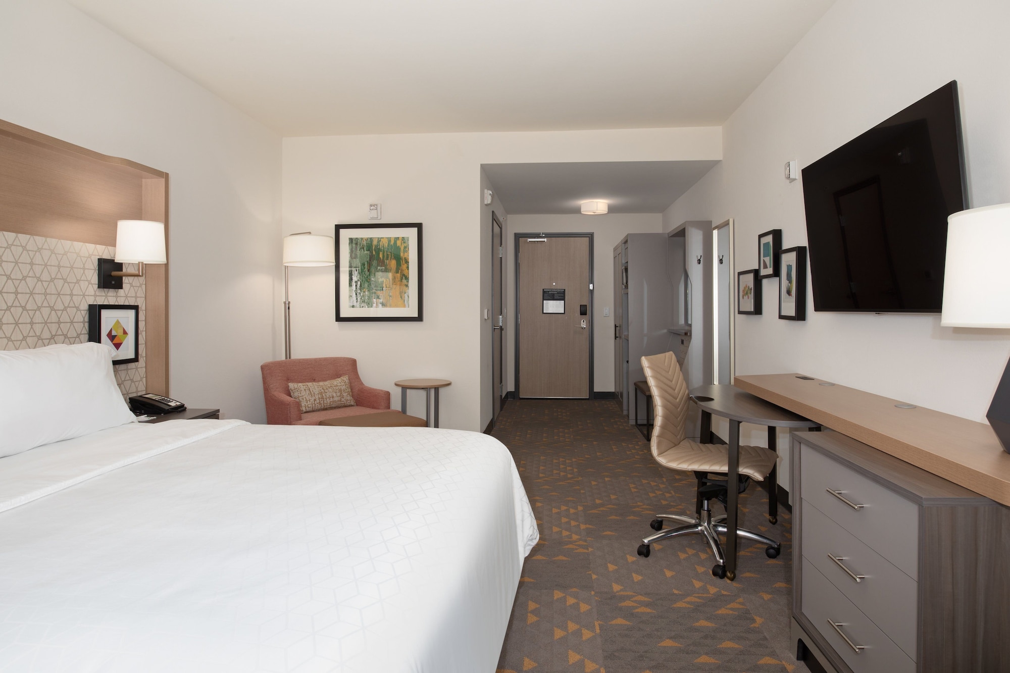 holiday inn glendale stadium and ent dist