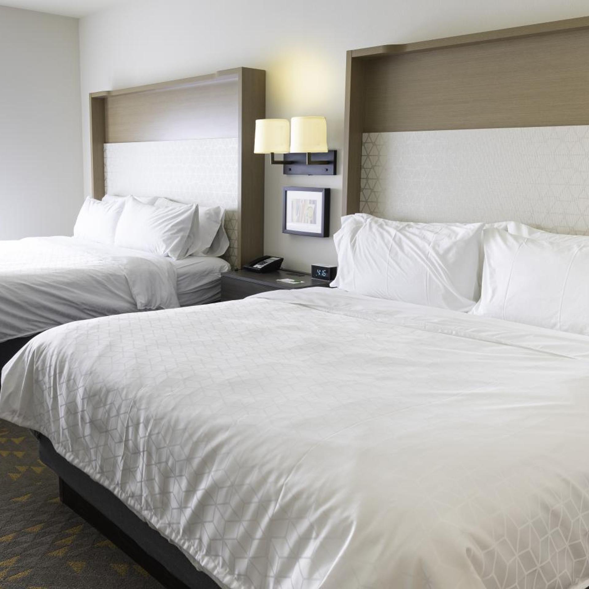 holiday inn glendale stadium and ent dist