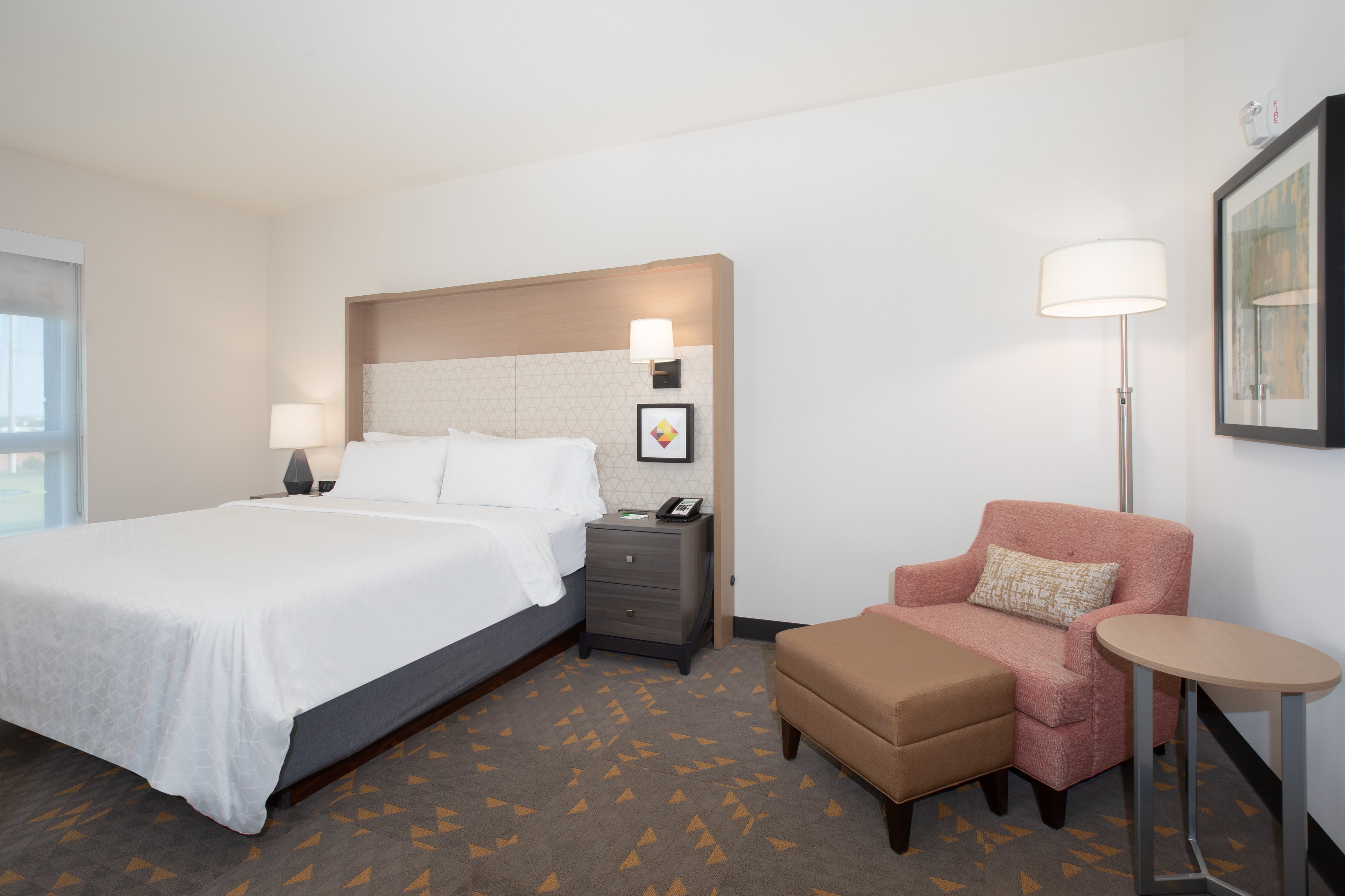 holiday inn glendale stadium and ent dist