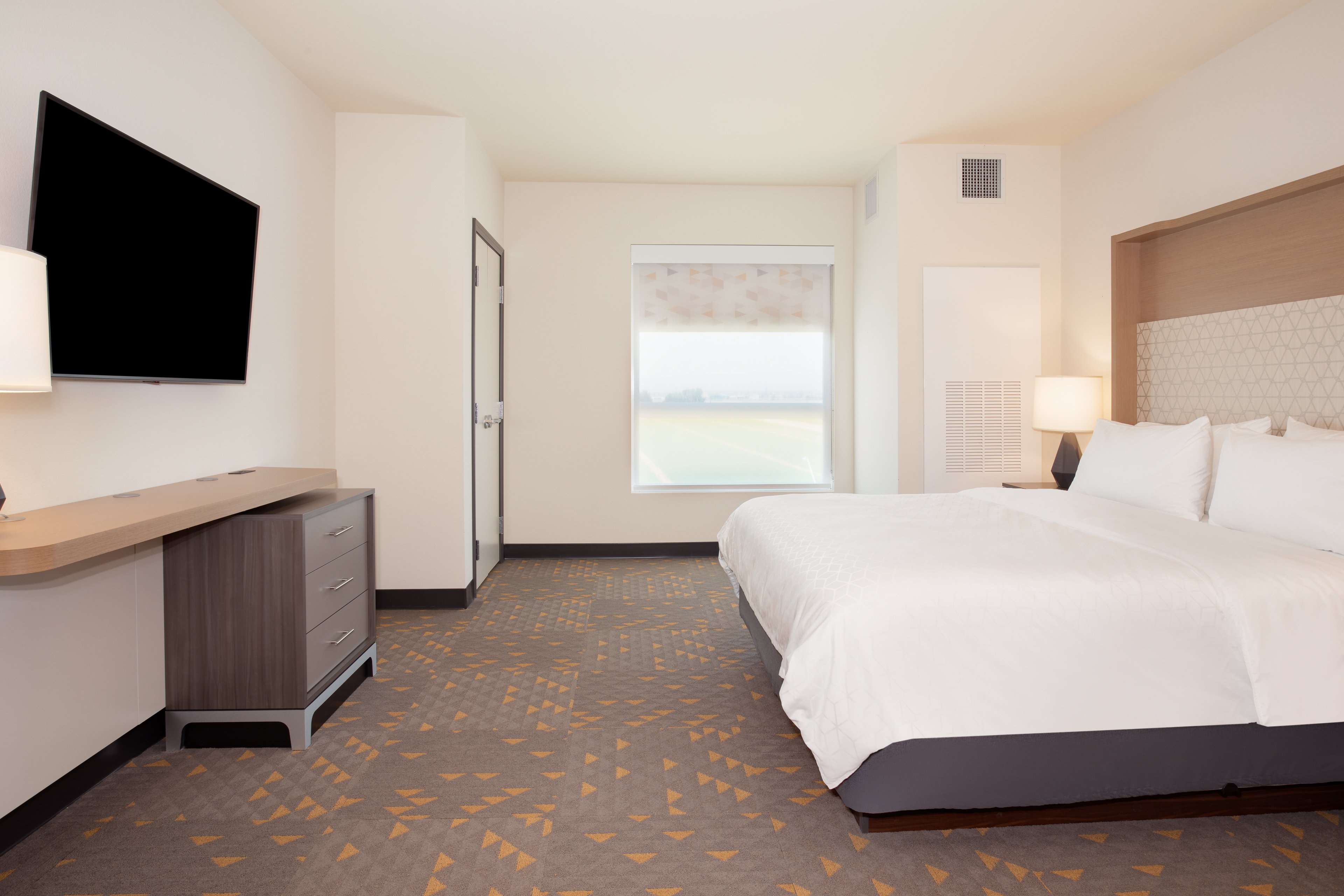 holiday inn glendale stadium and ent dist