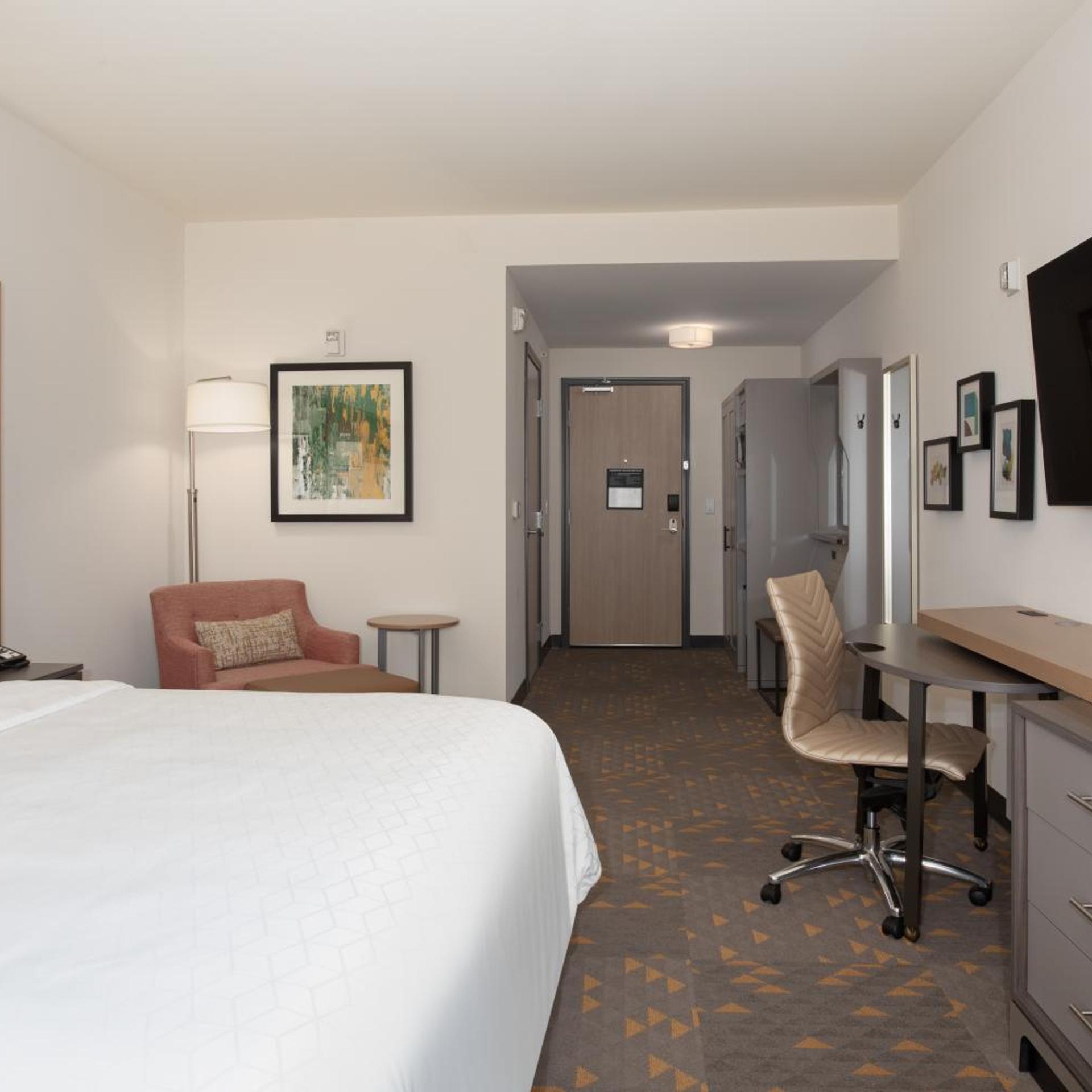 holiday inn glendale stadium and ent dist