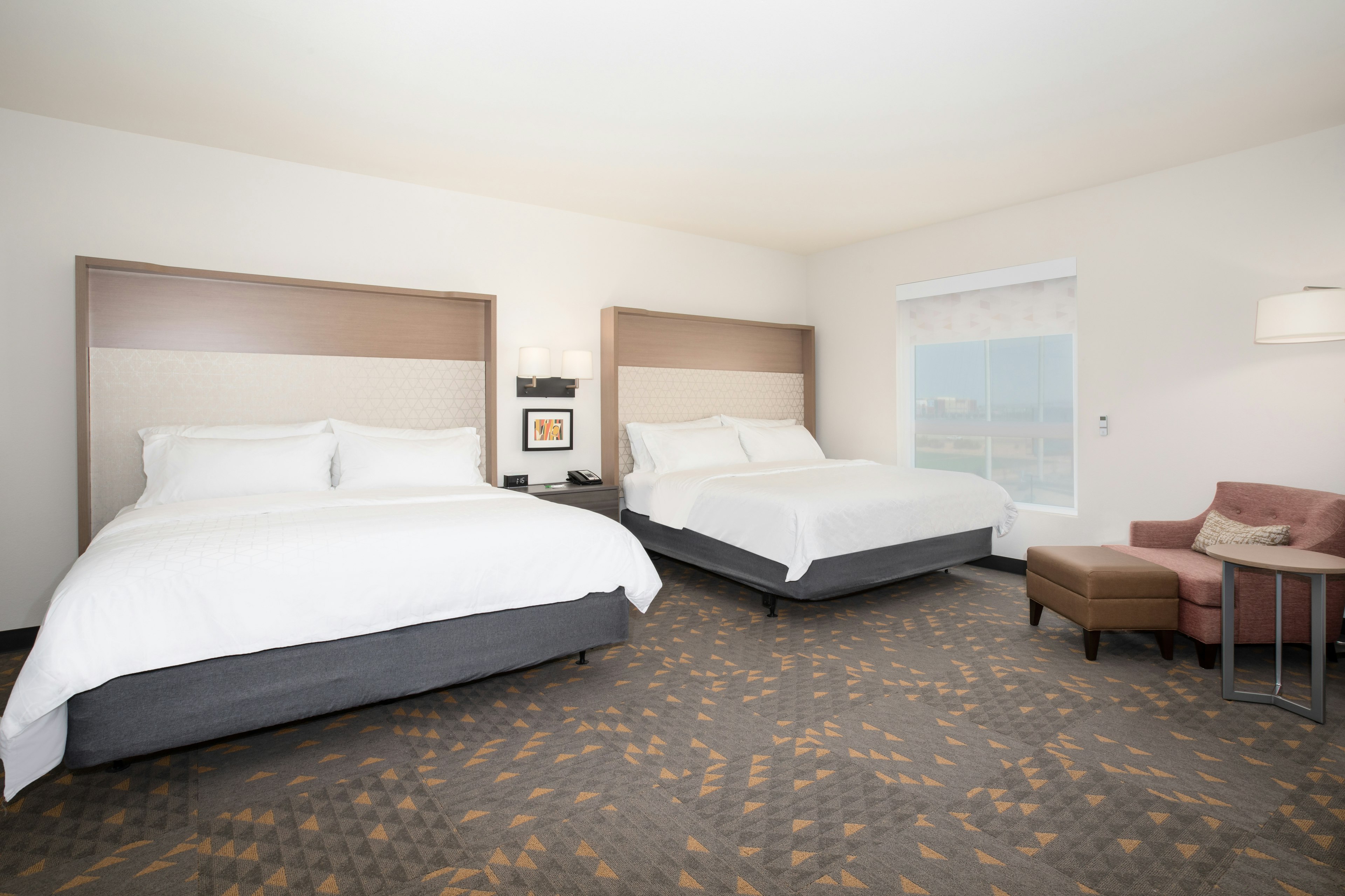 holiday inn glendale stadium and ent dist