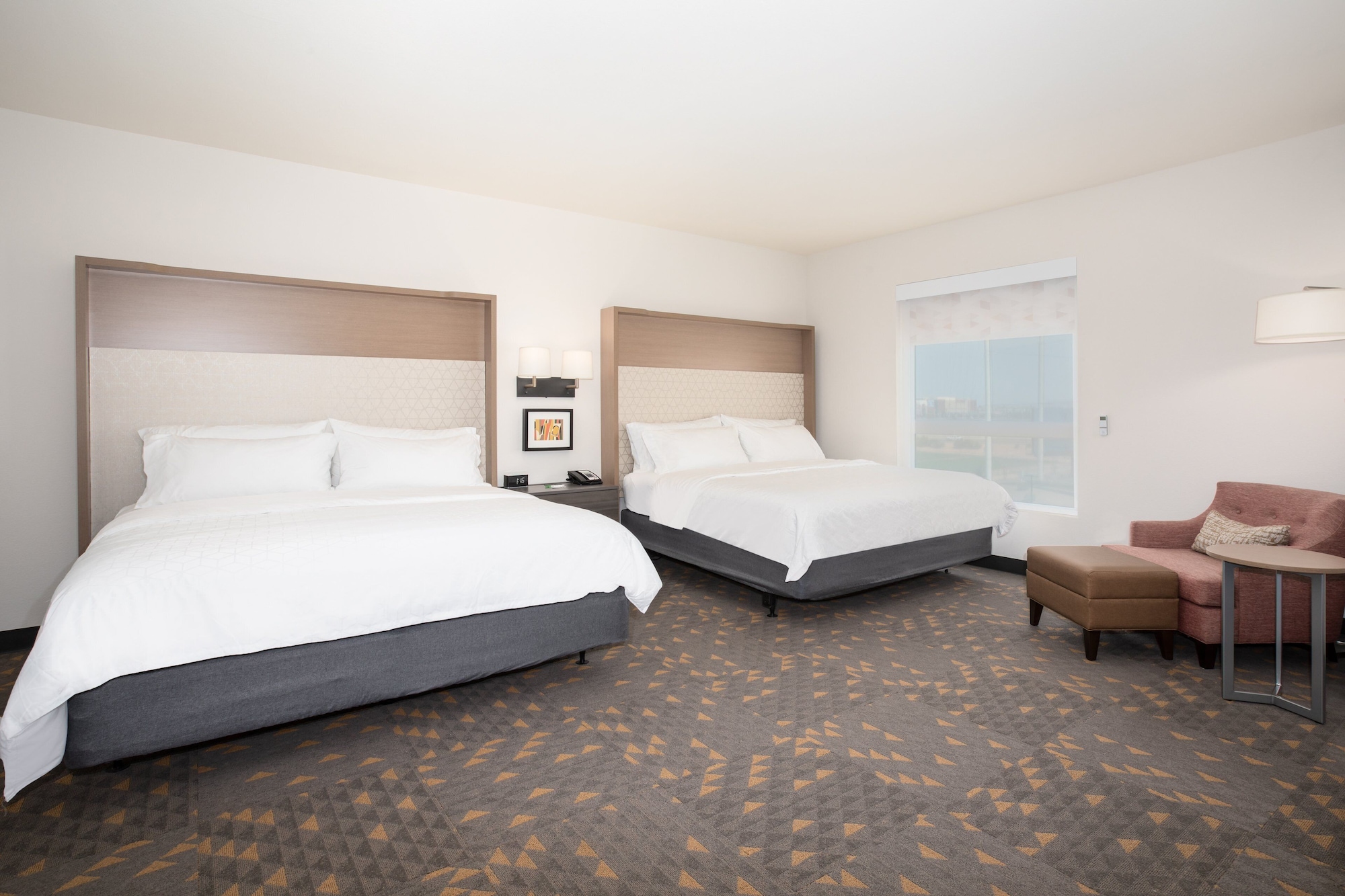 holiday inn glendale stadium and ent dist