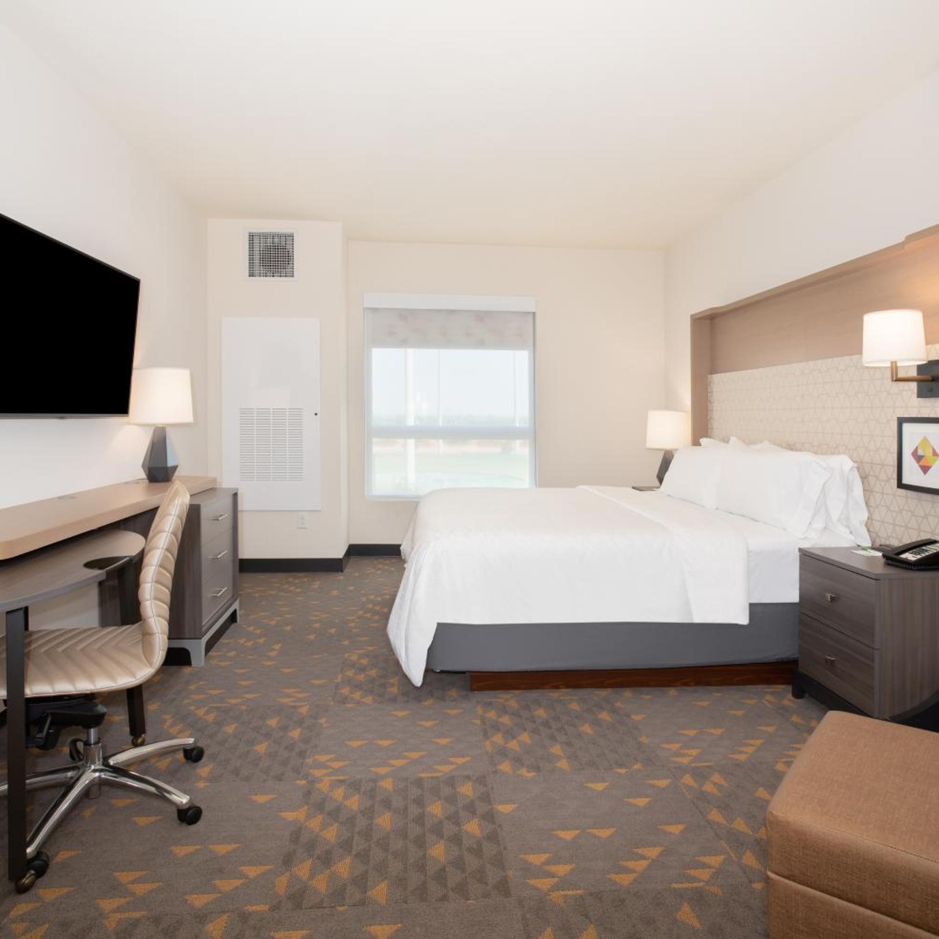 holiday inn glendale stadium and ent dist