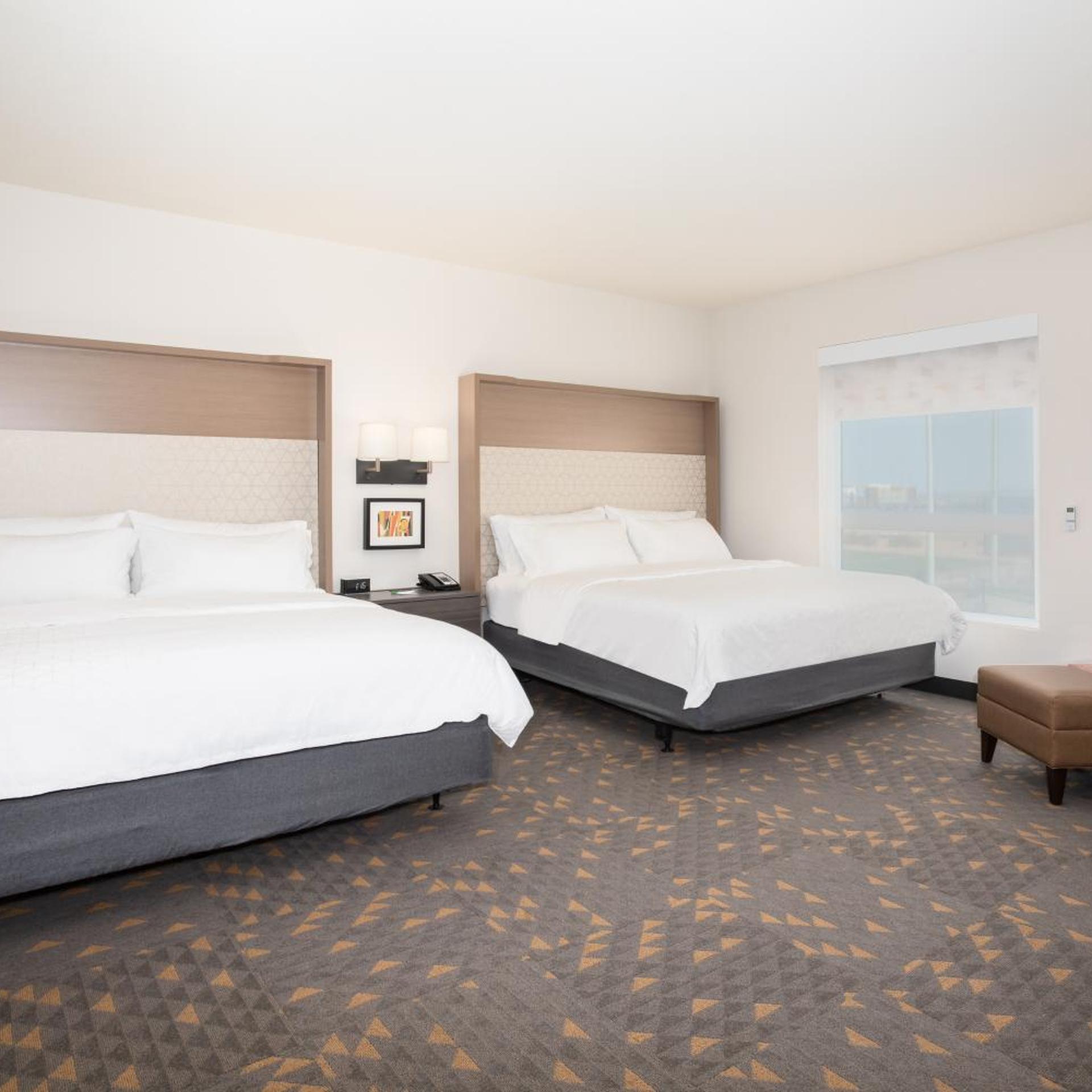 holiday inn glendale stadium and ent dist