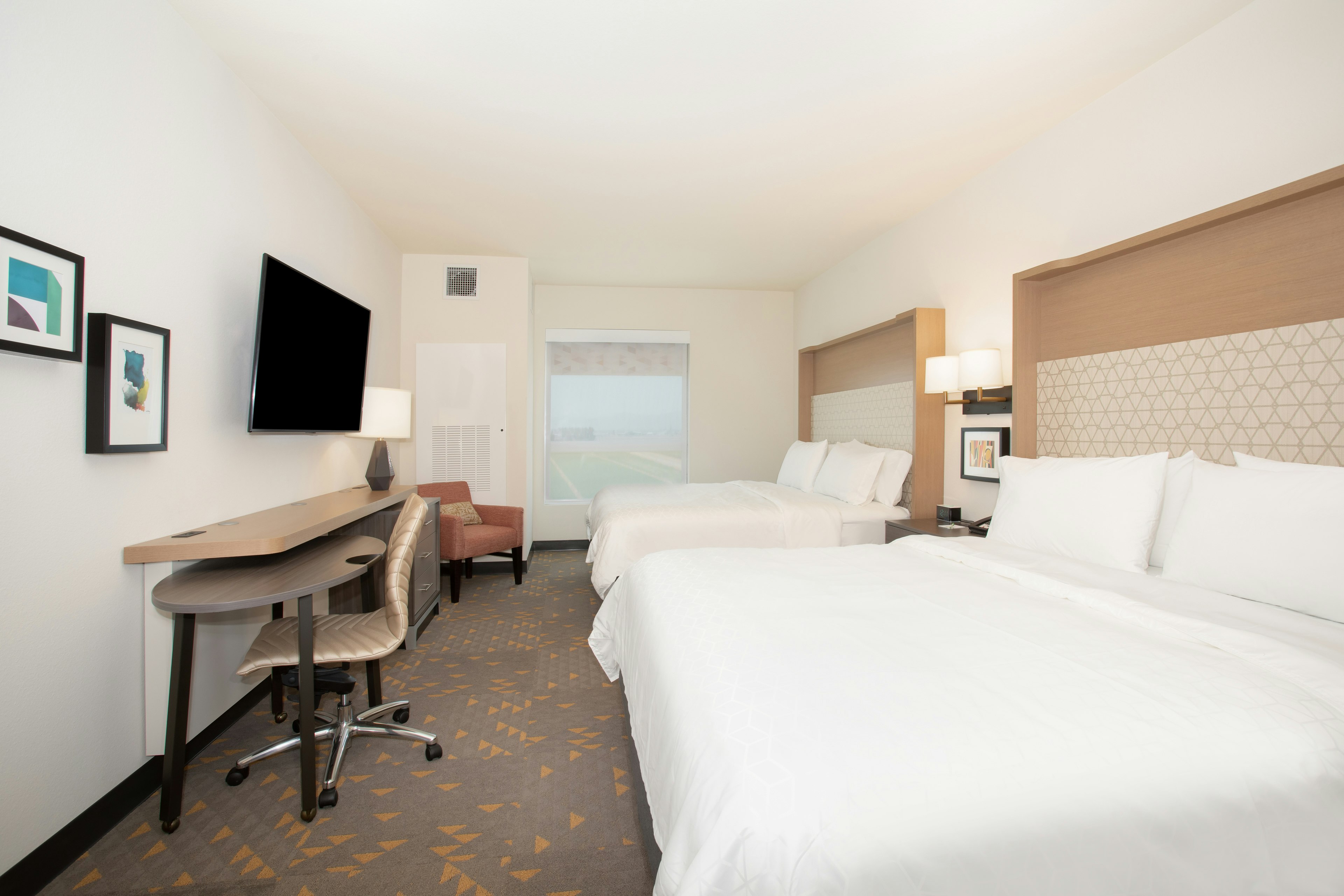 holiday inn glendale stadium and ent dist