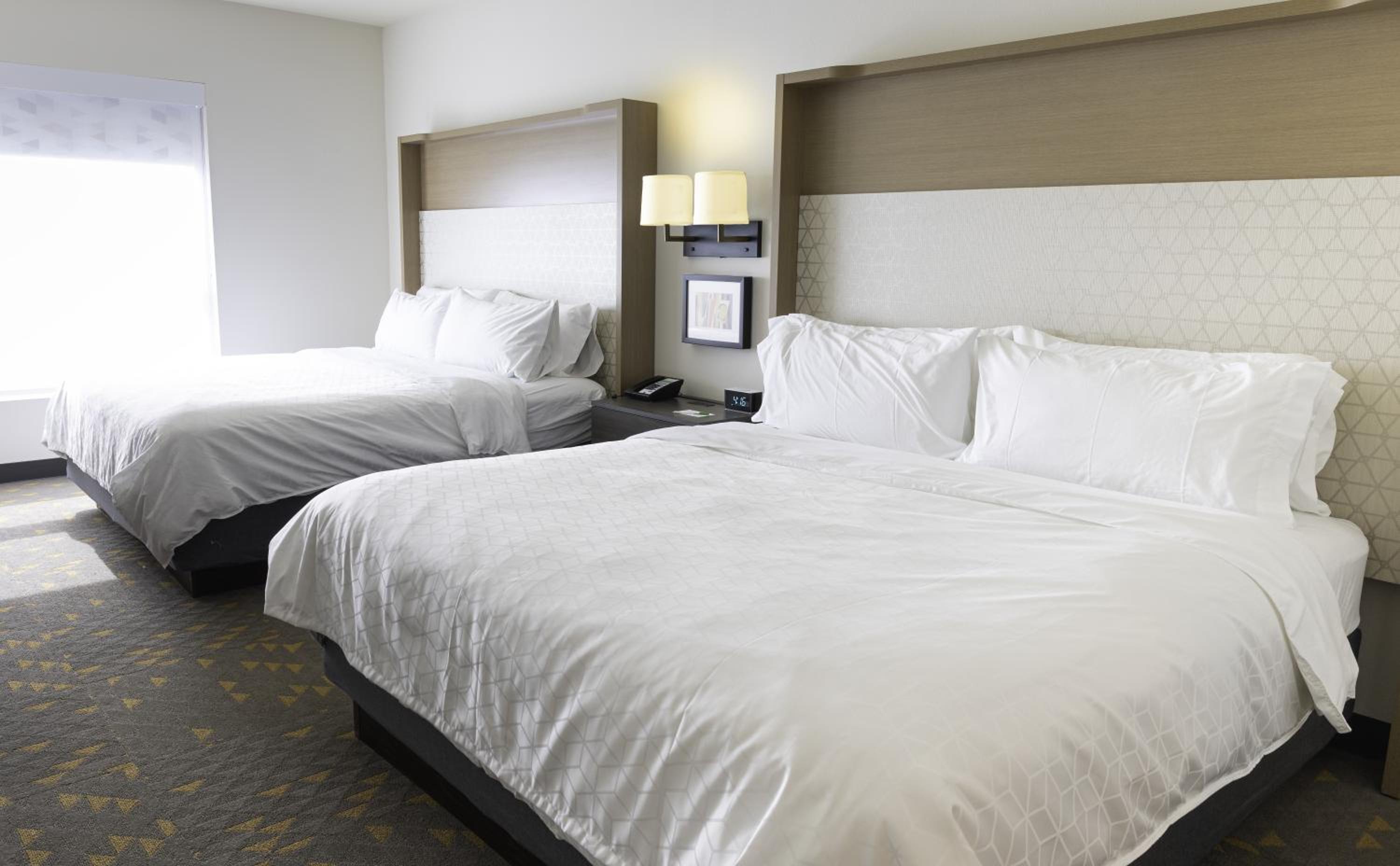holiday inn glendale stadium and ent dist