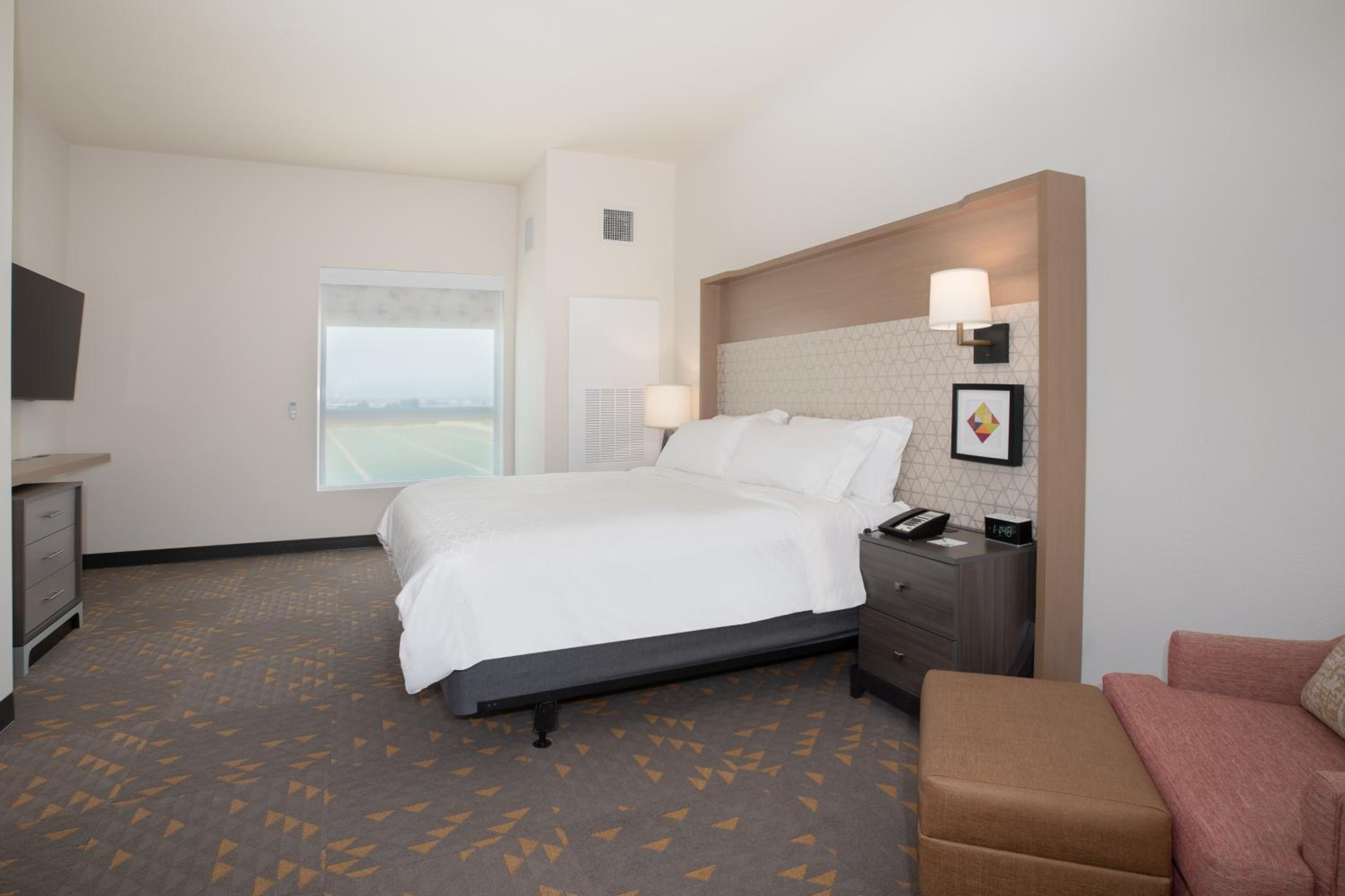 holiday inn glendale stadium and ent dist