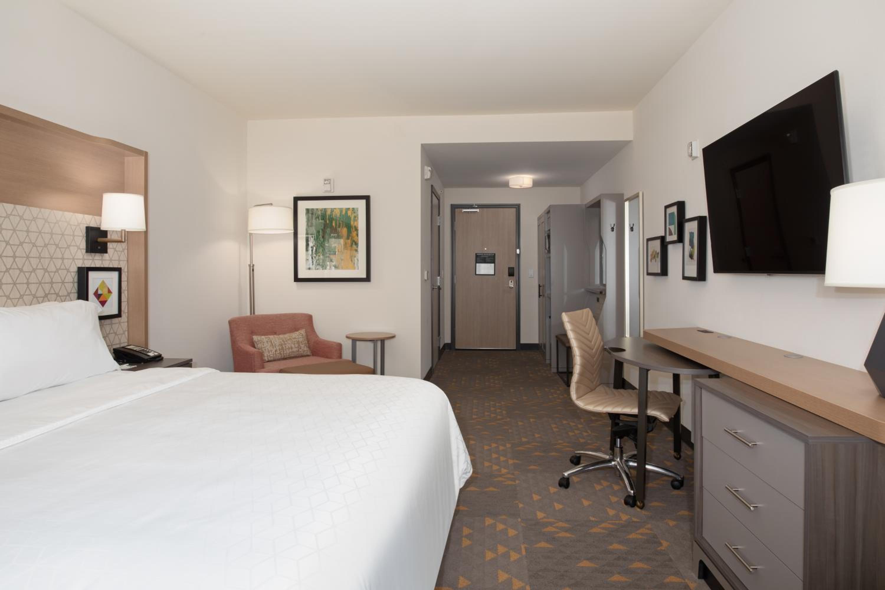 holiday inn glendale stadium and ent dist