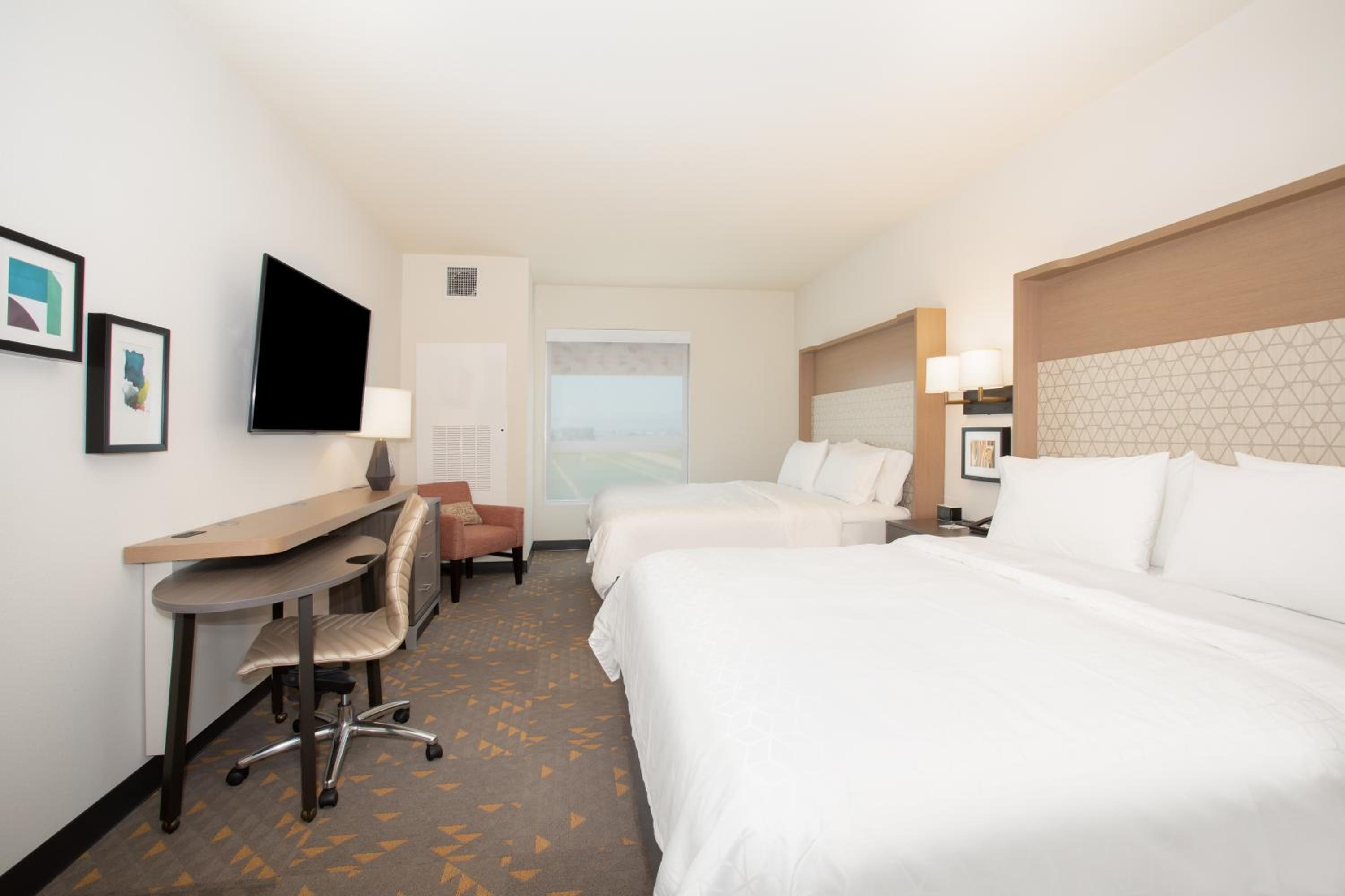 holiday inn glendale stadium and ent dist