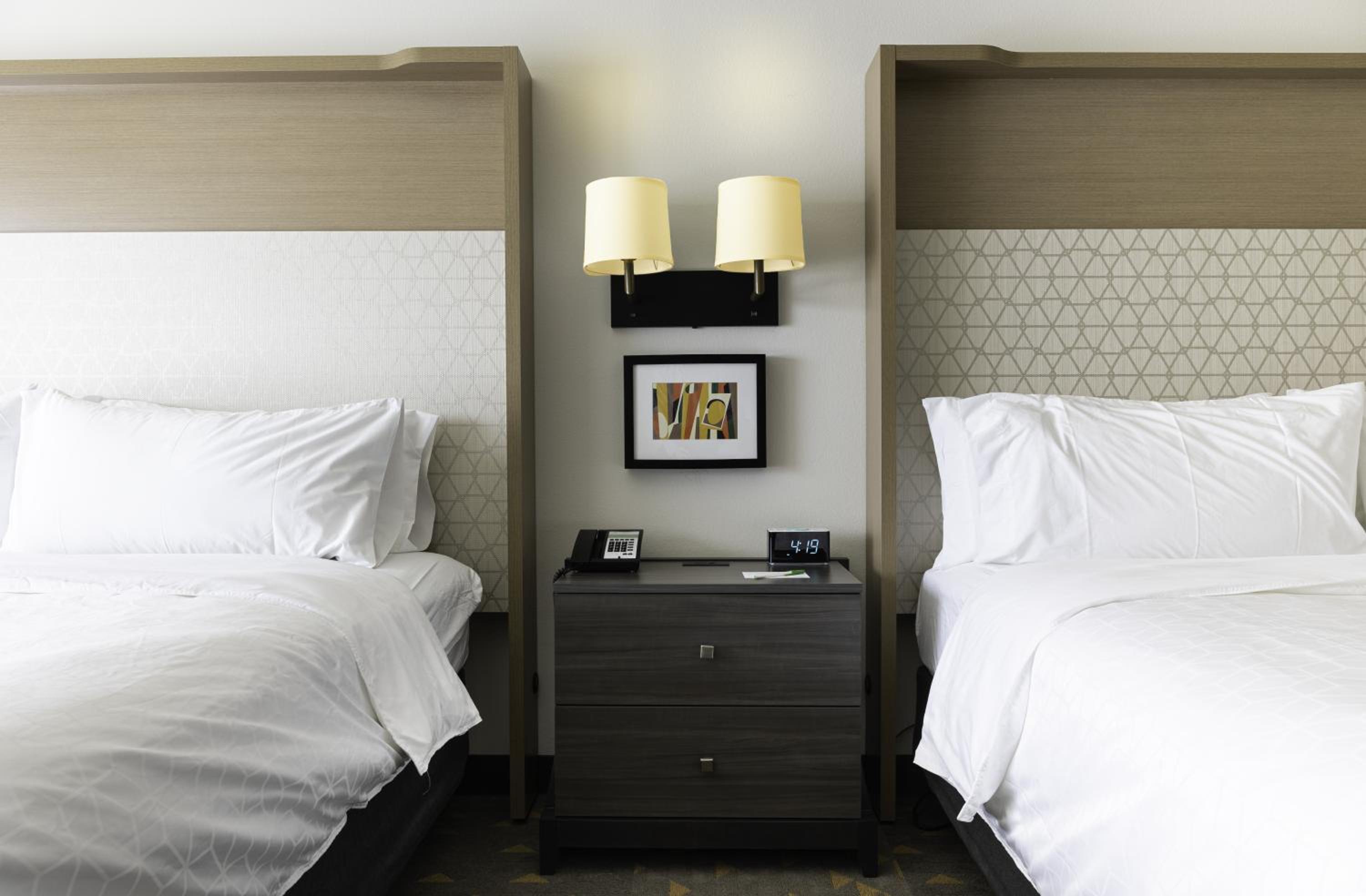 holiday inn glendale stadium and ent dist