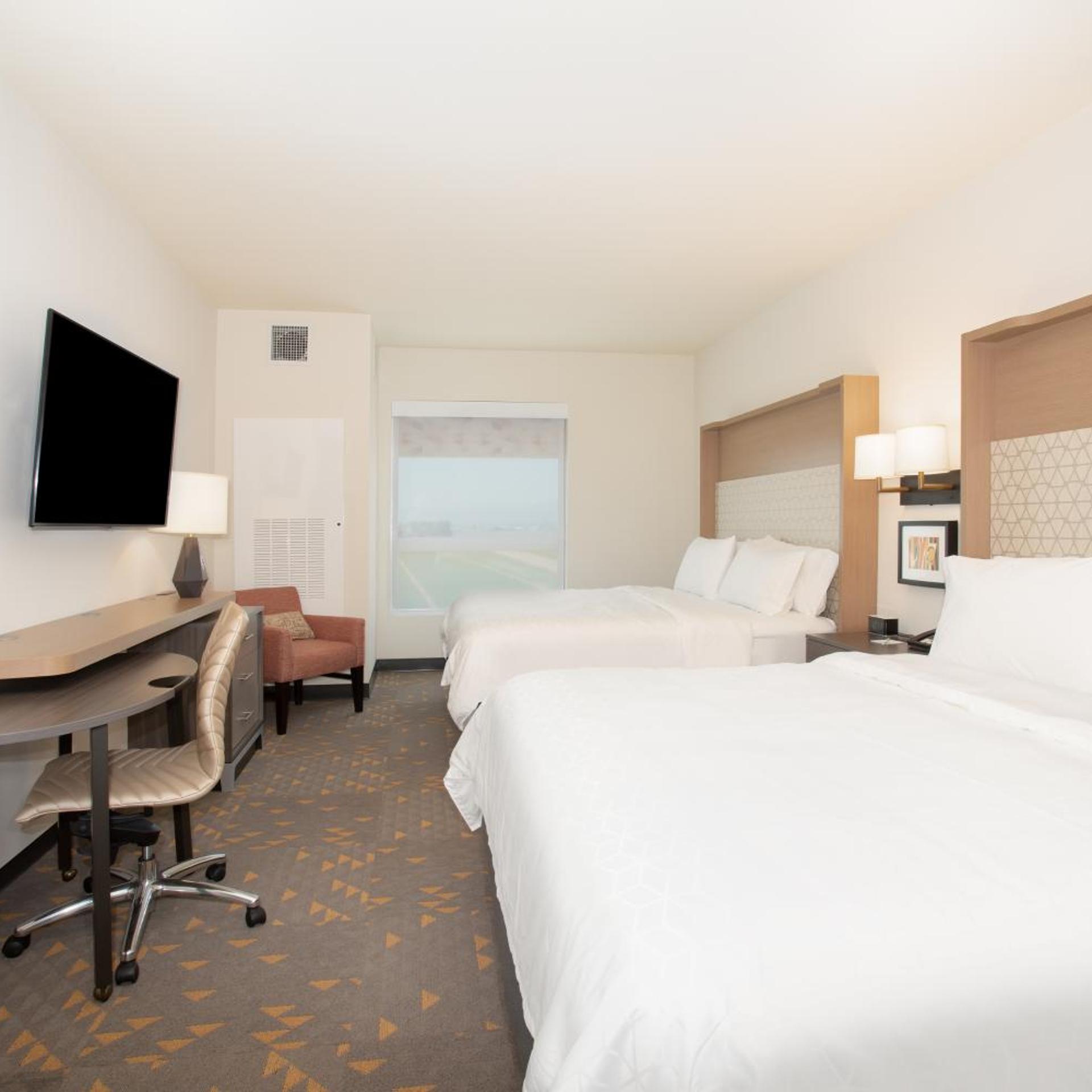 holiday inn glendale stadium and ent dist