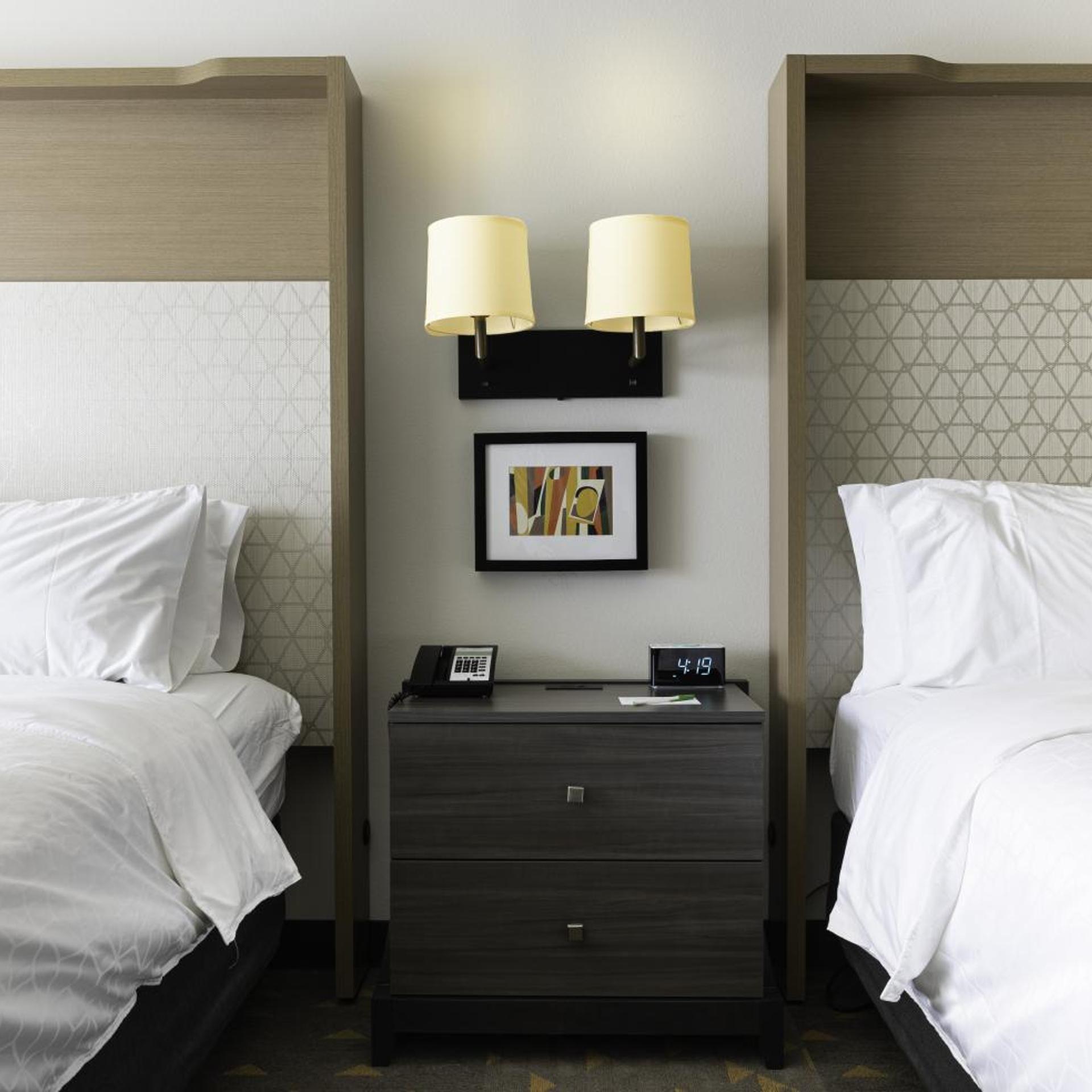 holiday inn glendale stadium and ent dist