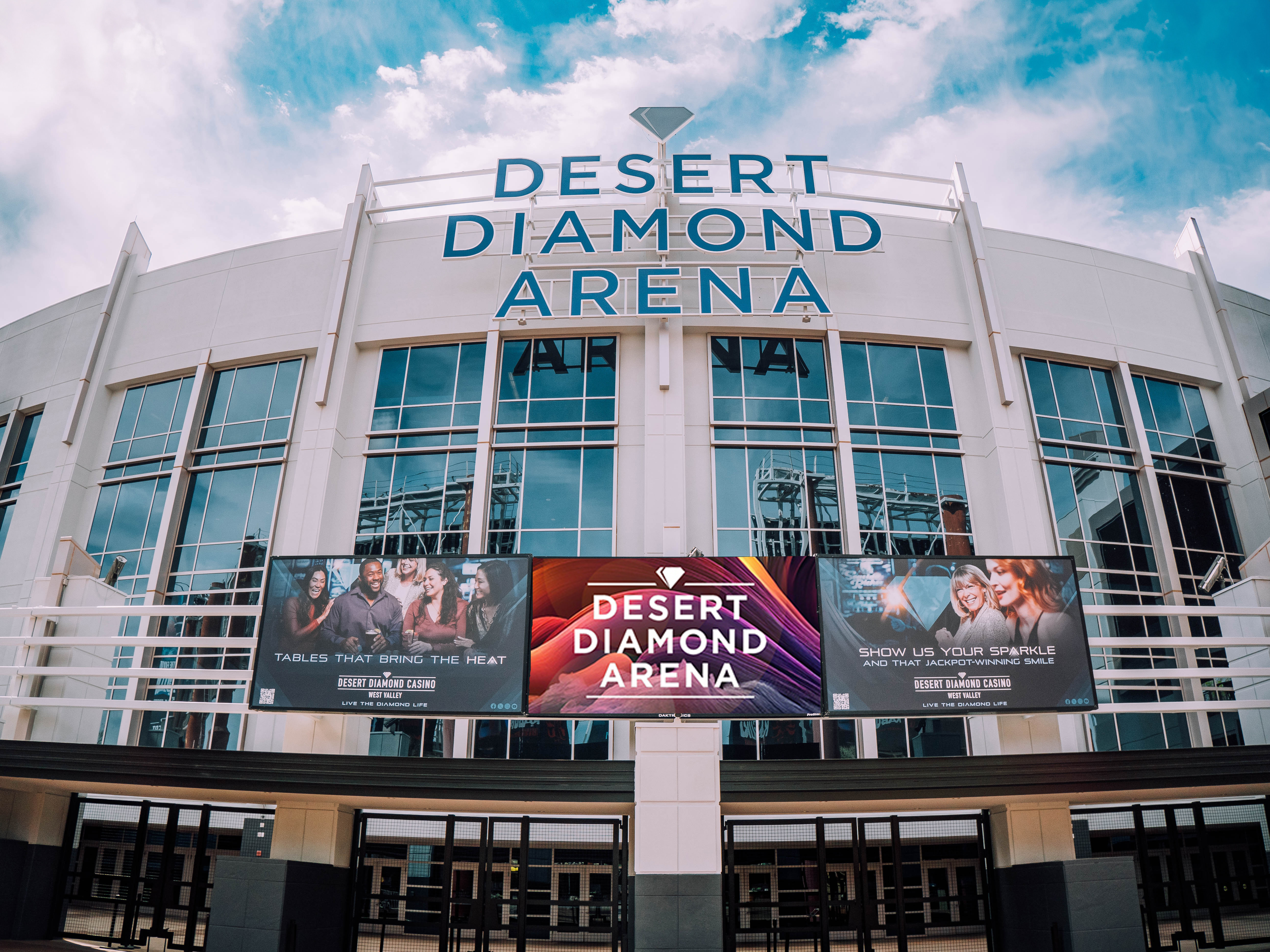 holiday inn glendale stadium and ent dist