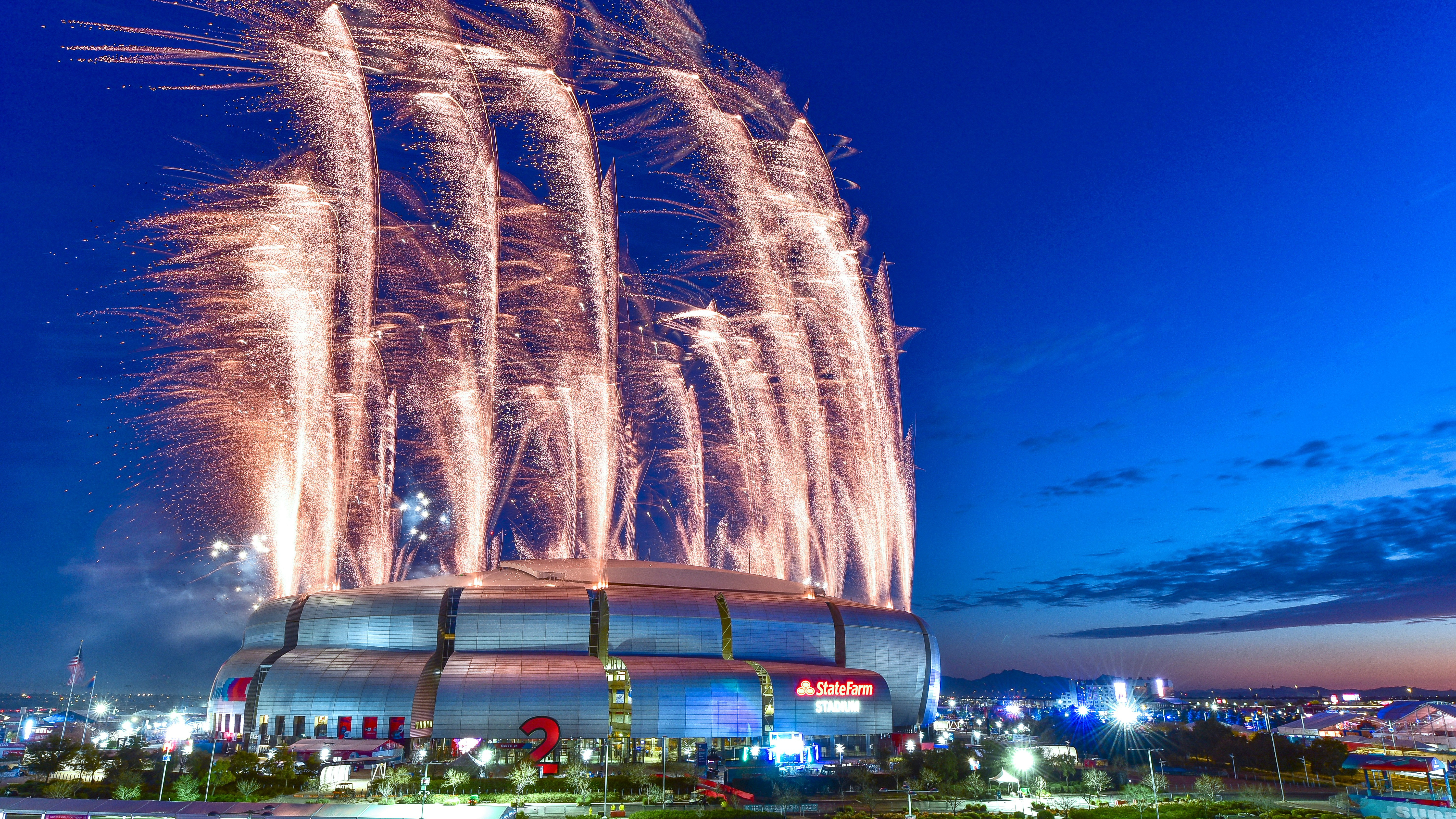 holiday inn glendale stadium and ent dist