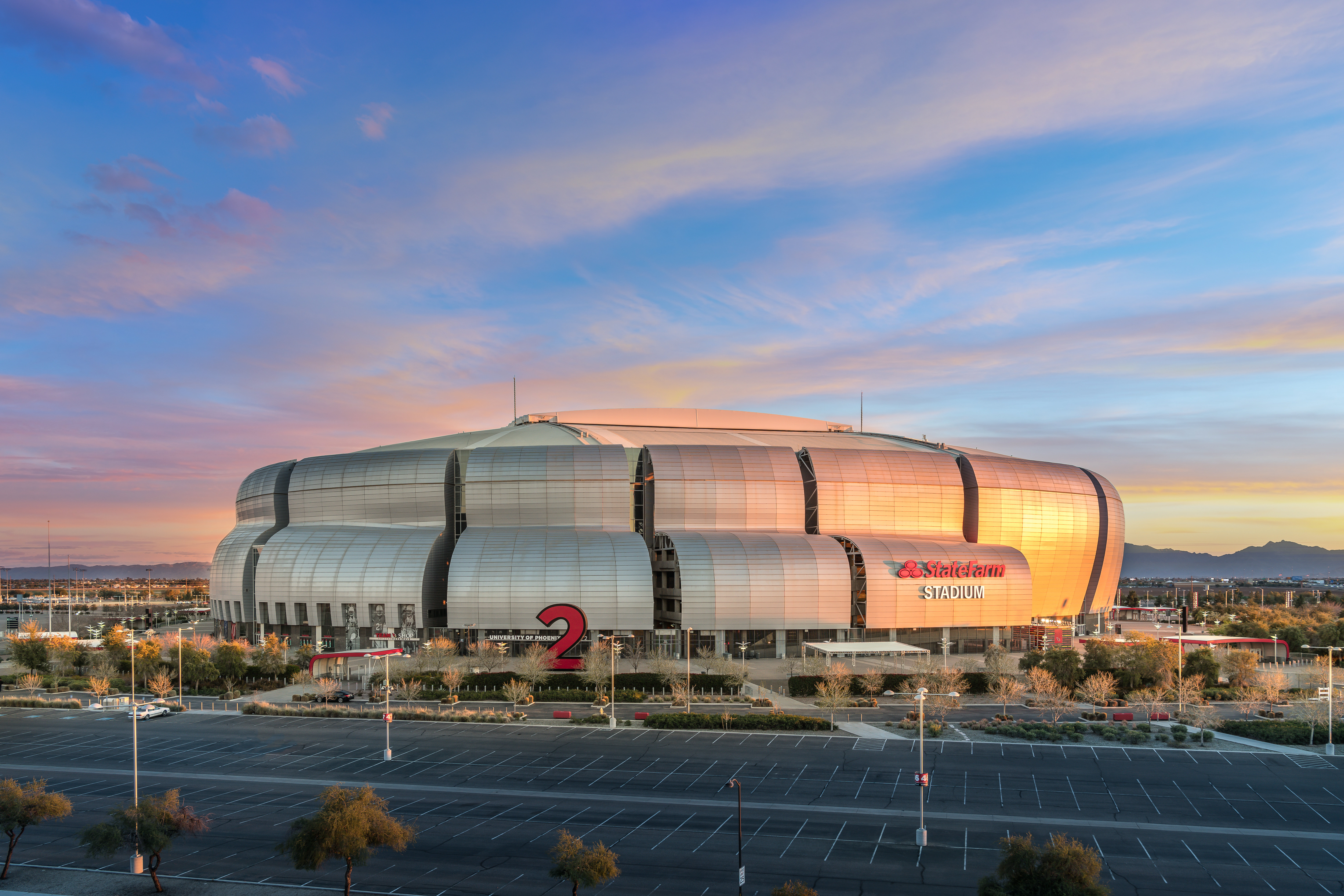 holiday inn glendale stadium and ent dist