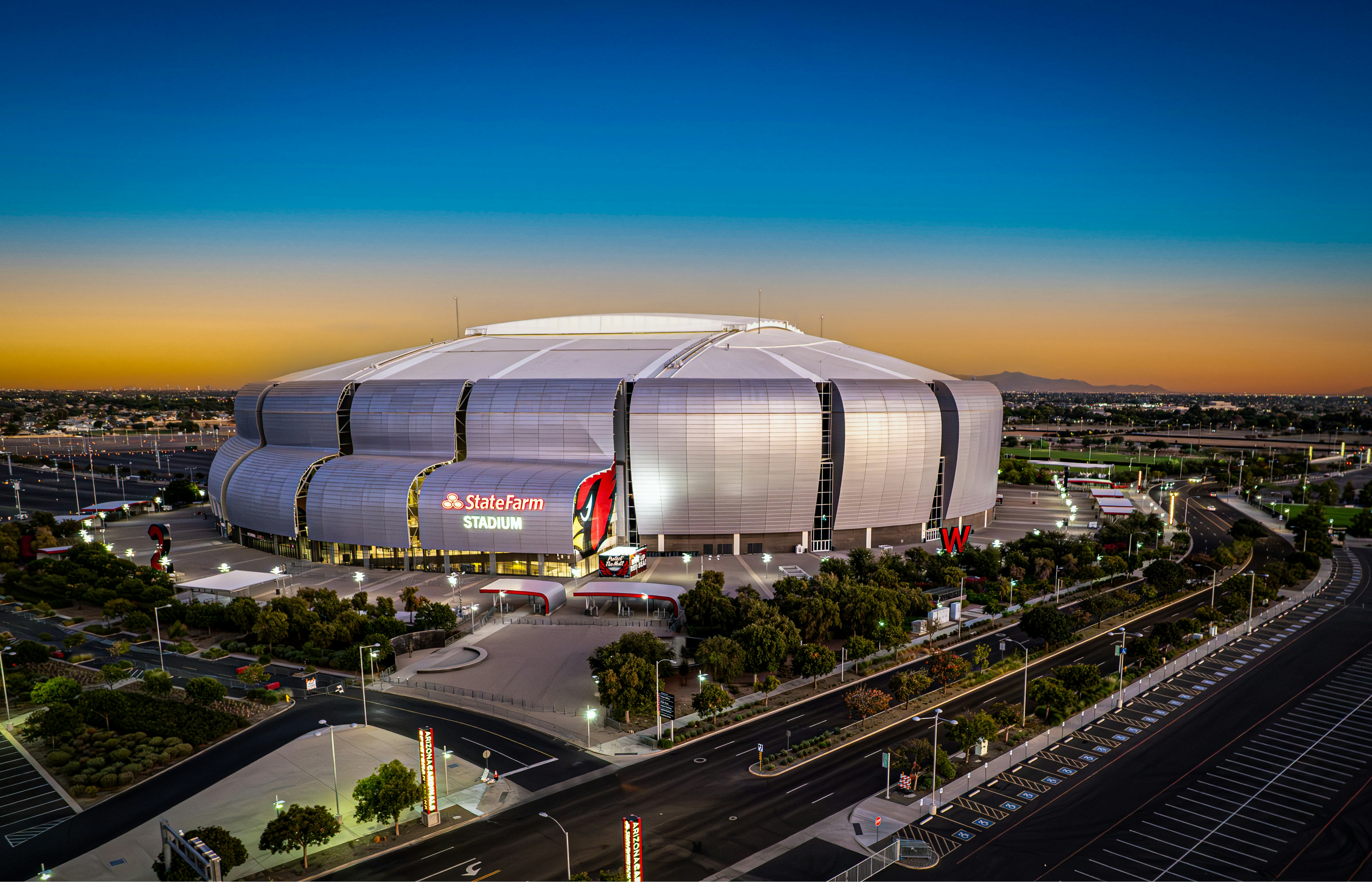 holiday inn glendale stadium and ent dist