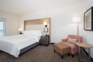 holiday inn glendale stadium and ent dist