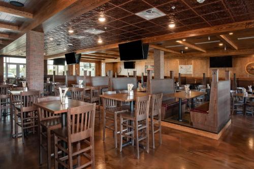holiday inn glendale stadium and ent dist