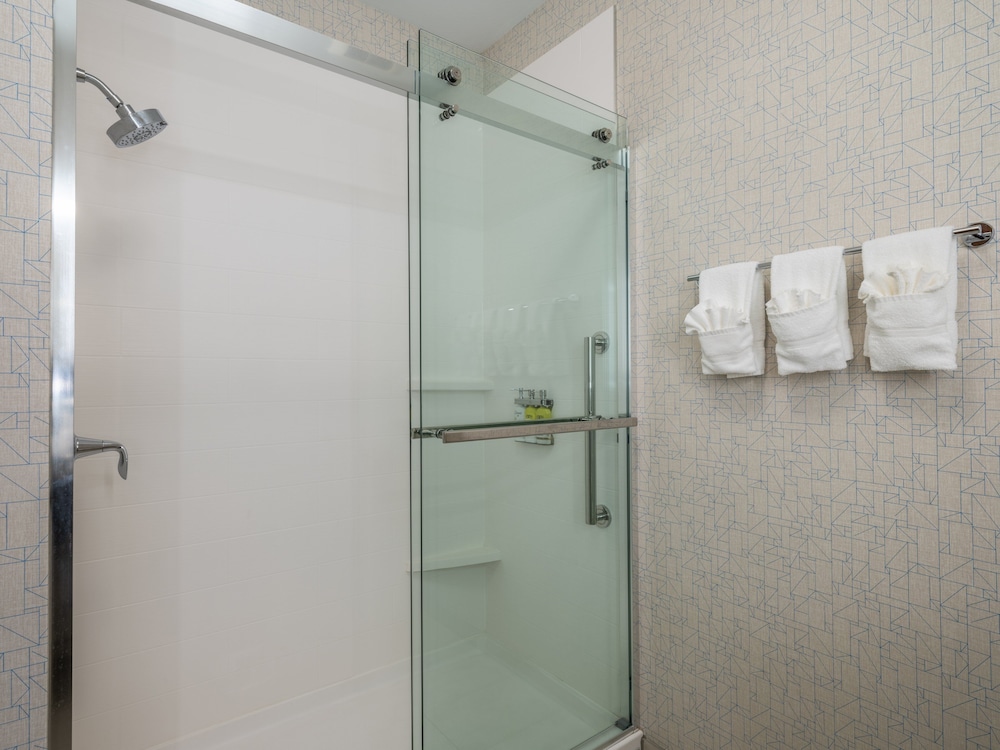 holiday inn express and suites watertown an ihg hotel