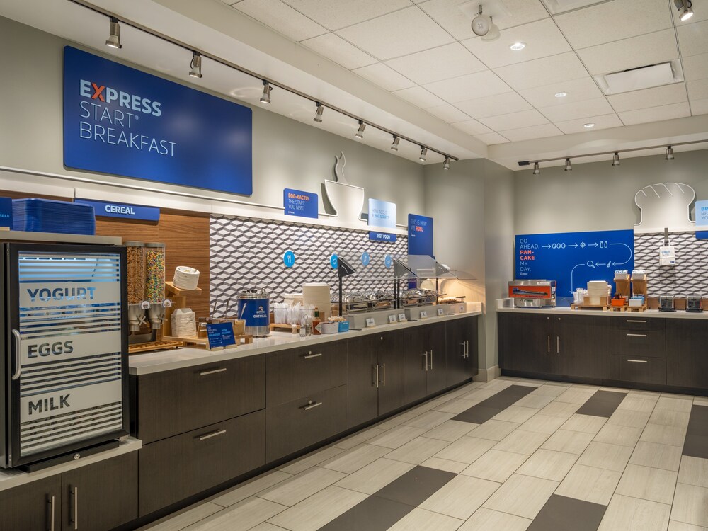 holiday inn express and suites watertown an ihg hotel