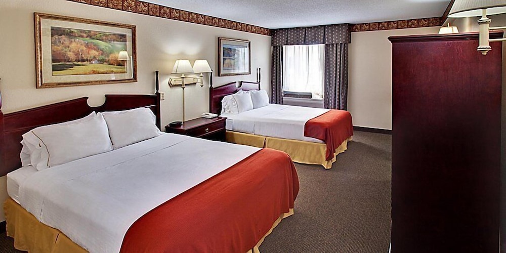 holiday inn express and suites watertown an ihg hotel