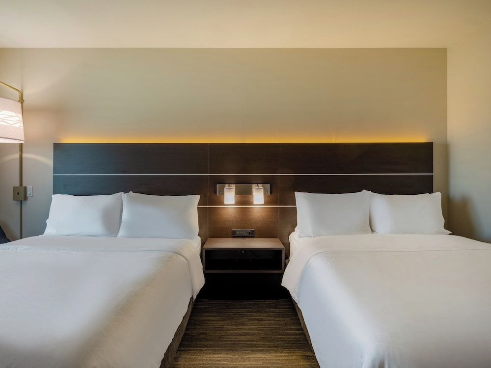 holiday inn express and suites watertown an ihg hotel