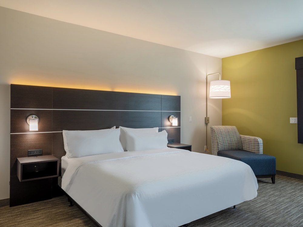 holiday inn express and suites watertown an ihg hotel