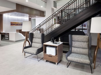 Hilton Garden Inn Madison Downtown,Dane County Regional Airport>>Dane,3 star