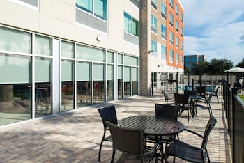 Holiday Inn Express Orlando - South Park, An Ihg Hotel,2776 Destination Parkway,2.5 star