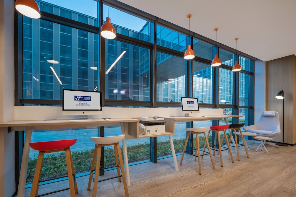holiday inn express rongcheng science and technolo