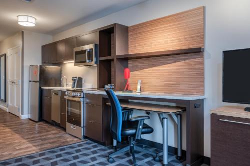 towneplace suites by marriott indianapolis airport