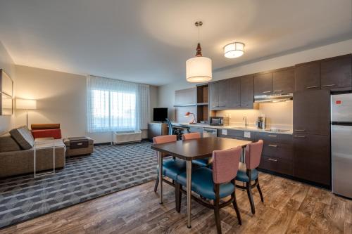 towneplace suites by marriott indianapolis airport